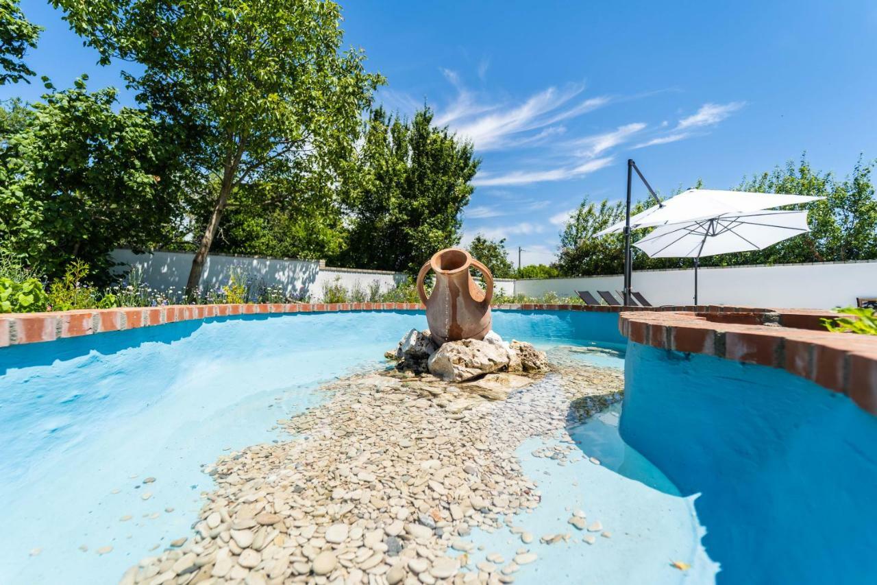 Holiday Home Carla And Dajana Veliki Vareški Kültér fotó